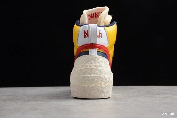 VARSITY MID SACAI BV0072-700 BLAZER MAIZE X NIKE 0219